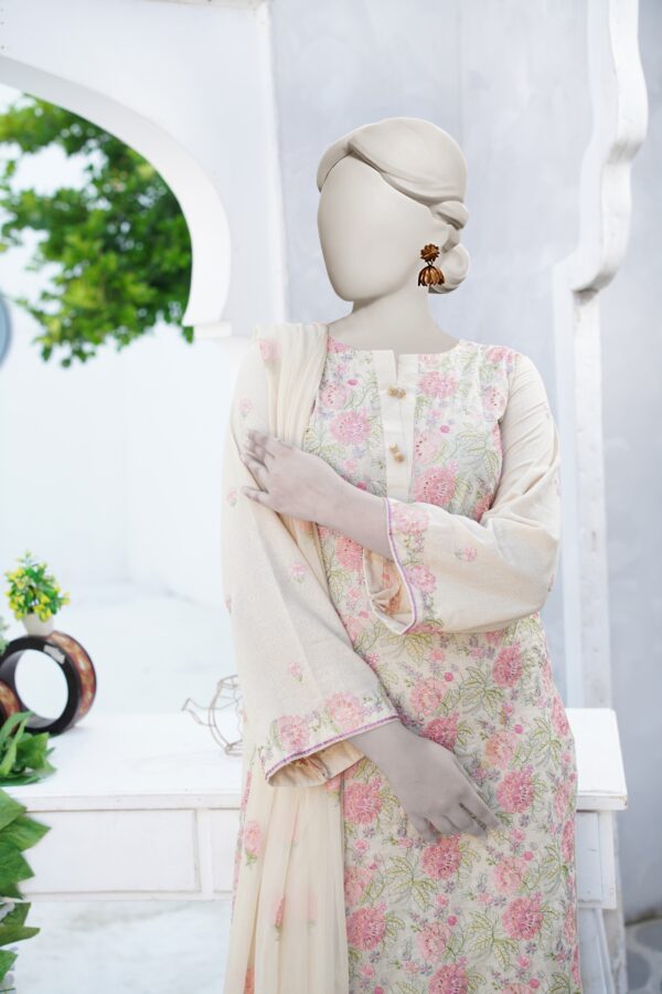 Embroidered Karandi Suit with Pure Bamber Dupatta (1)